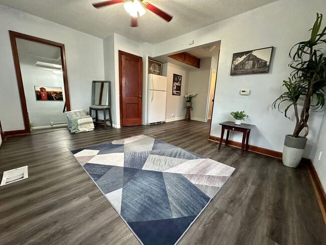 Building Photo - 1 bed, 1 bath house for rent in Waterloo