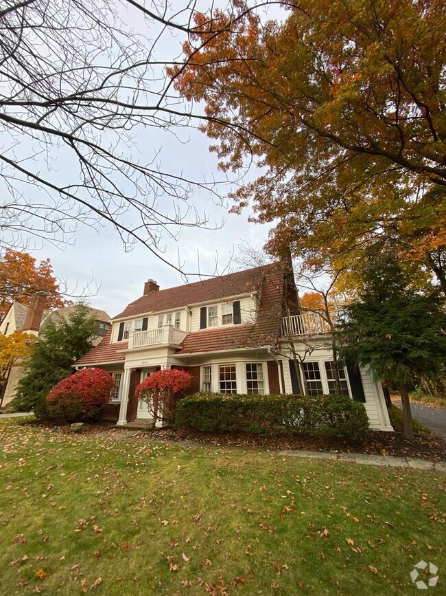 Building Photo - 5 Bedroom 4 Bath Home For Rent in Shaker H...