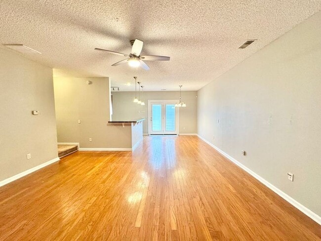 Photo - Special!! $500.00 off first months rent if Move in by June!! 3 Bed 2.5 bath- Townhome located in ...