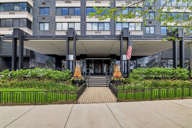 Building Photo - 1440 N Lake Shore Dr Unit 8B
