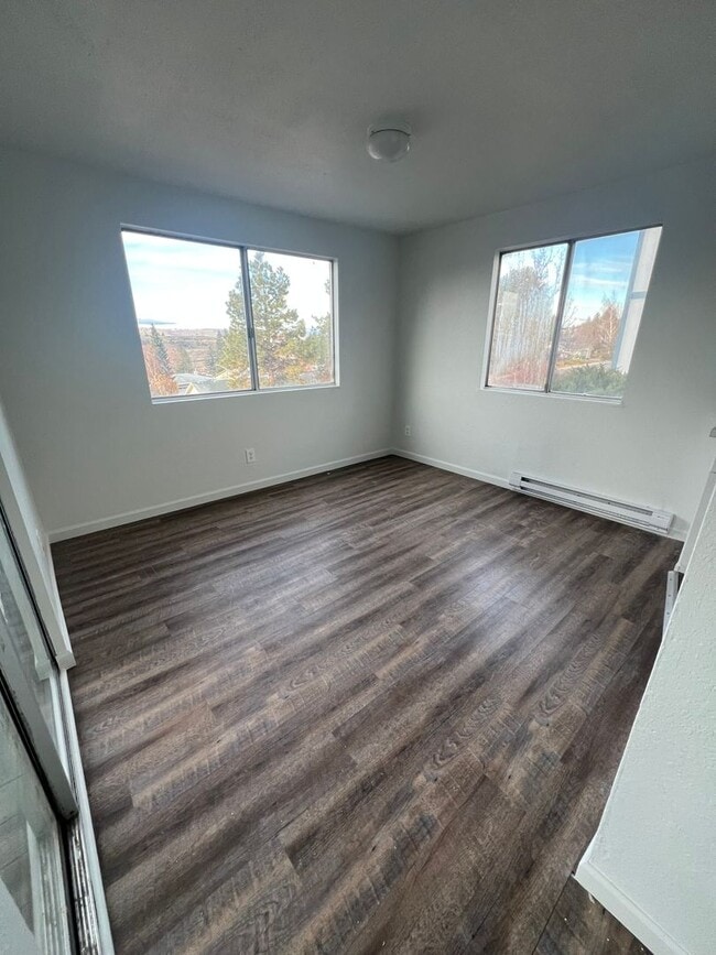 Photo - Newly Renovated - 3 Bedroom, 2 Bathroom Apartment - Pacific Terrace