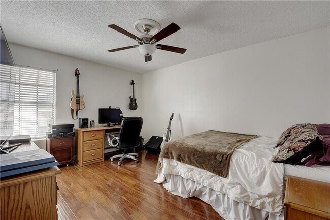 Photo - 910 Duncan Ln Unidad 60