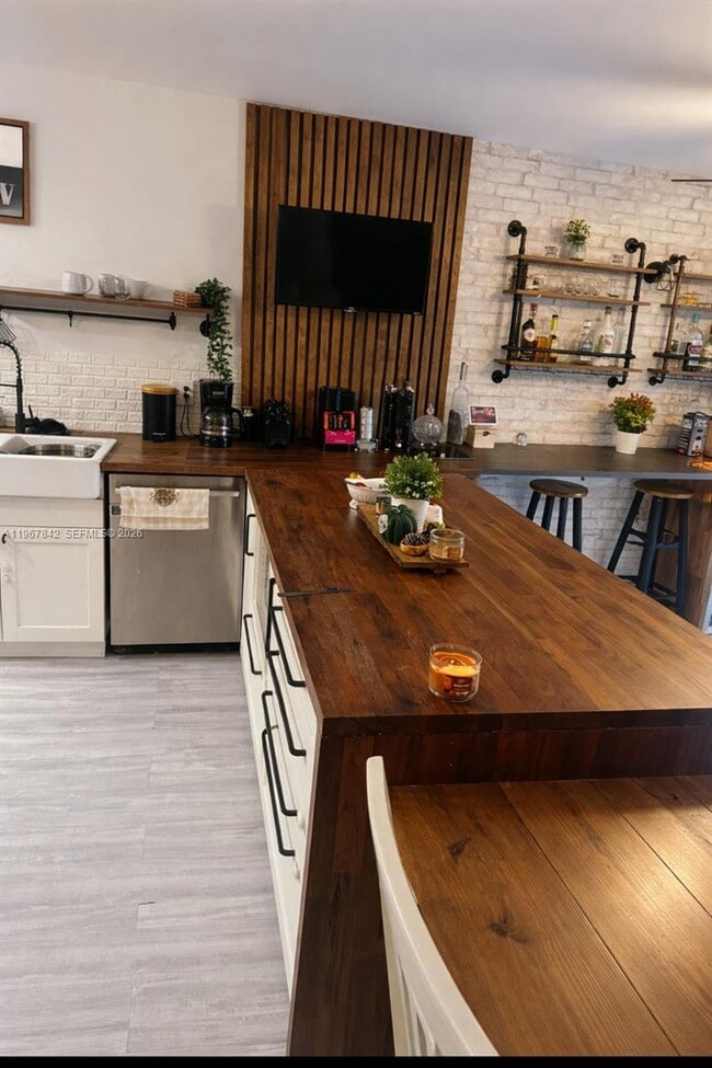 Photo - 283 Woodland Rd