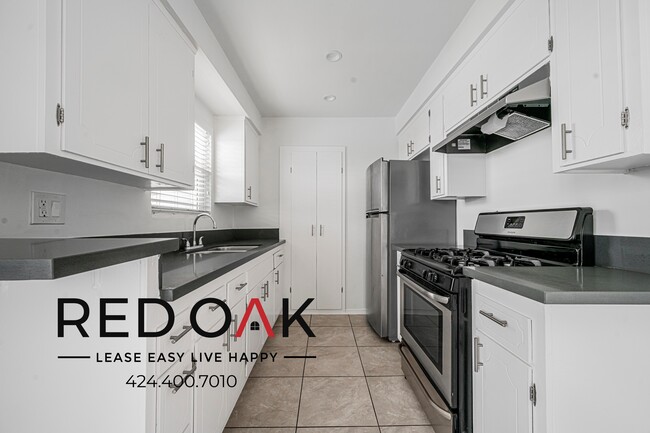 Photo - 1439 S Point View St Unidad 3