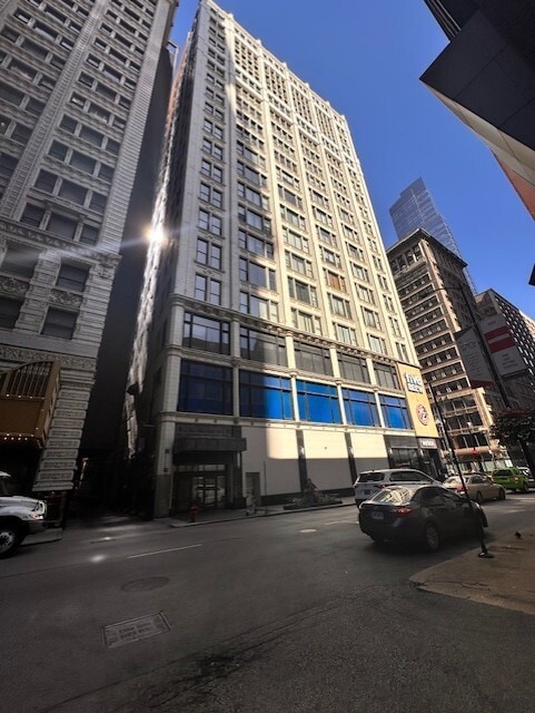 Building Photo - 8 W Monroe St Unit 1102