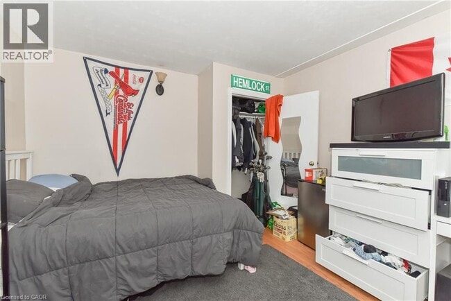 Photo - 166 Elgin Crescent