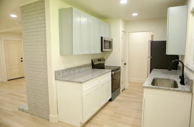 Photo - 5831 Chinaberry Dr