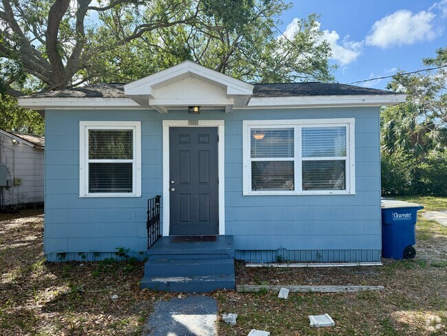 Building Photo - Beautiful 3/1 in Clearwater Available Now! Rental