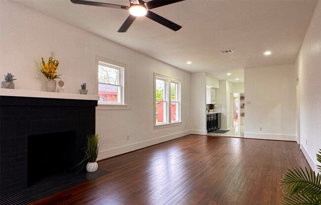 Photo - 1569 Elliott St