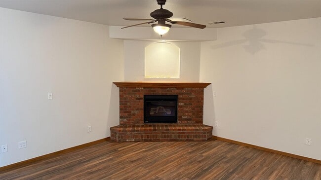 Photo - 521 Sherwood Ct