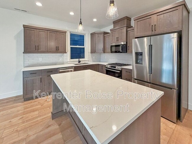 Photo - 622 E Krall St