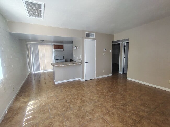Building Photo - 3335 Unit #C