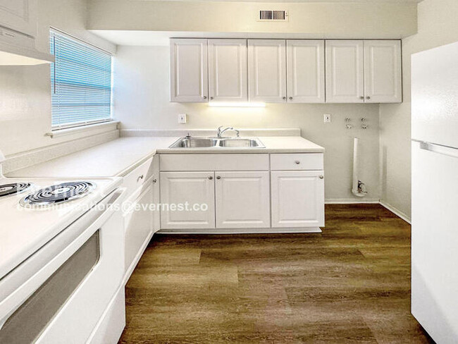 Photo - 109 Newcastle Dr