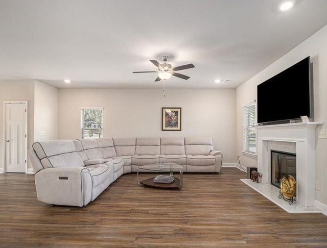 Photo - 394 Greenleaf