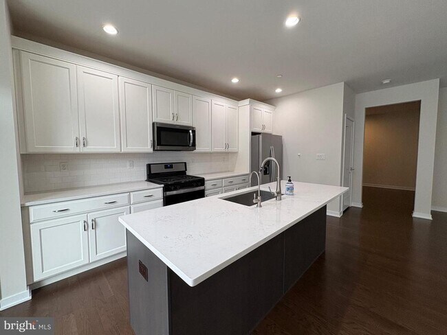 Photo - 208 Segel Dr