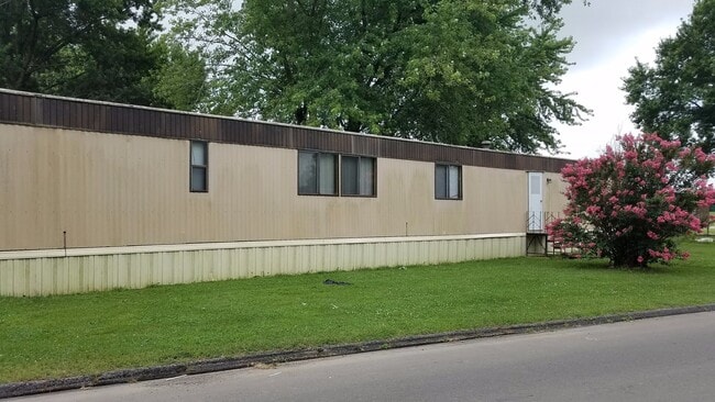 Building Photo - Nice 2 bedroom 2 bath mobile  home with a ...