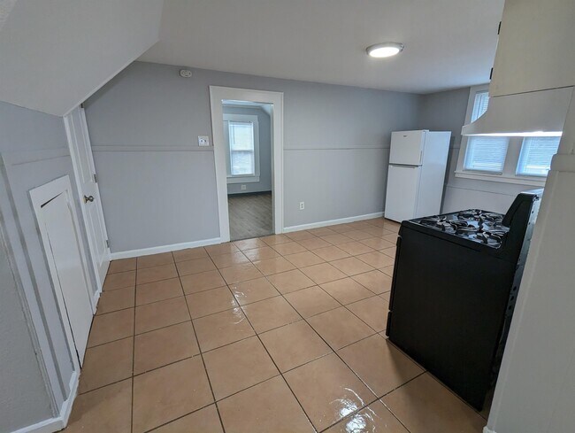 Photo - 77 Windsor Ave Unit 3