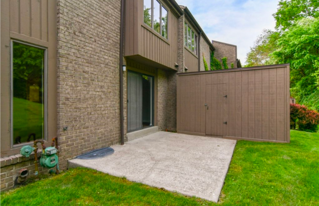 Photo - 456 Willow Ct