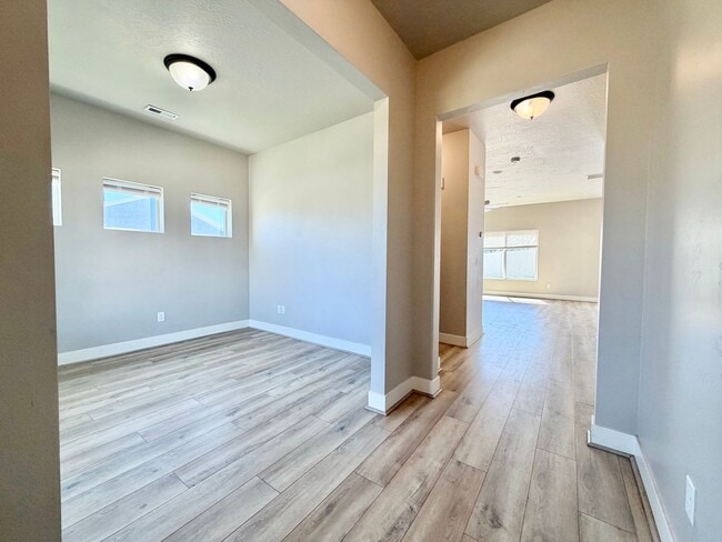 Photo - 673 W Beth Cir