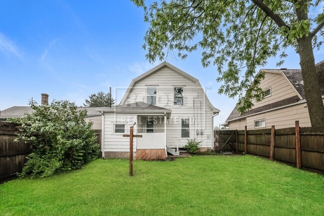 Photo - Two Bed One and a Half Bath in Springfield!