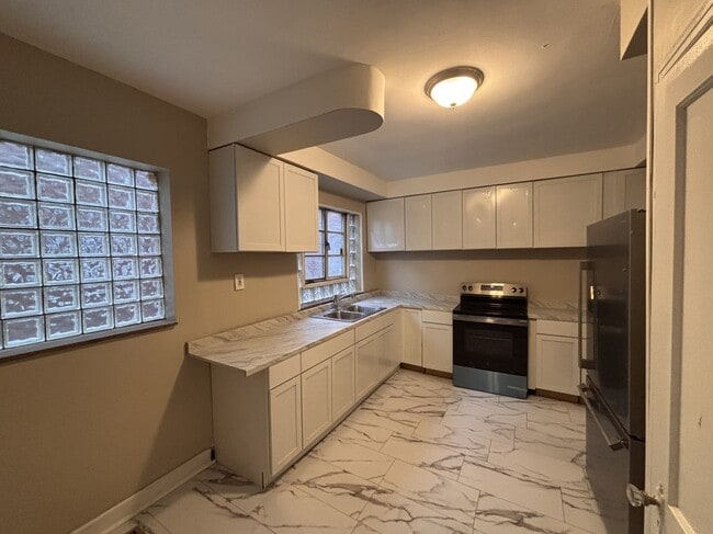 Photo - 17606 Roselawn St