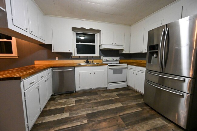 Photo - Charming 3-Bedroom Single-Family Home for Rent — Ready for You!