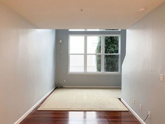 Building Photo - Modern loft-style condominium! Unit #13