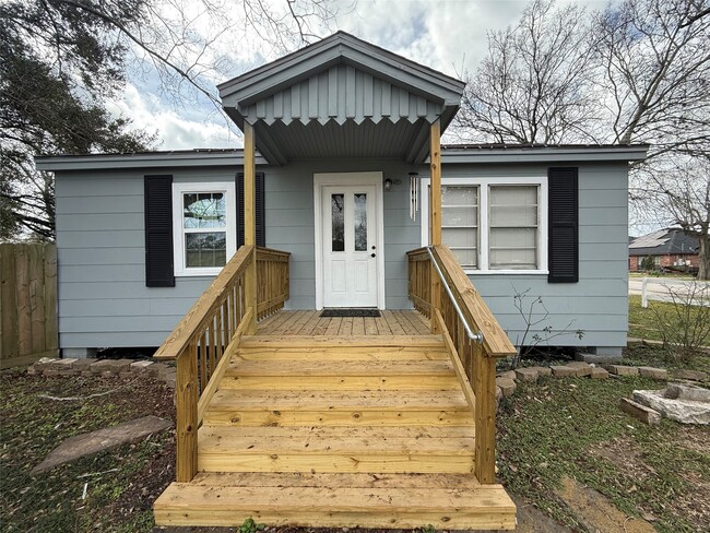 Building Photo - 4114 Victoria Ave