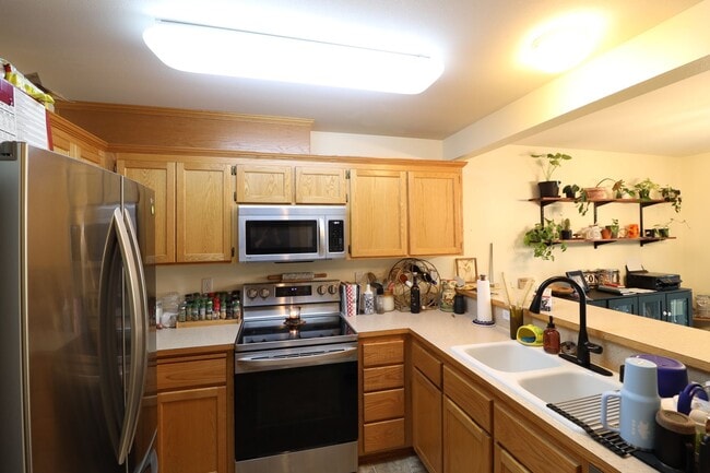 Photo - 2 Bed 2 Bath - Condo - W/S/G Included - Pet Friendly - NAS Whidbey