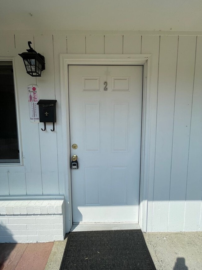 Building Photo - 515 16th Ave W Unit 2 Rental