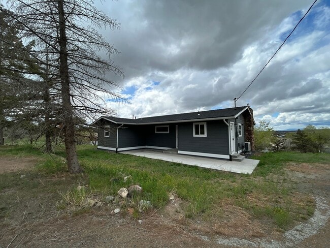 Country Living - 3 Bedroom / 2 Bathroom Ho... - Country Living - 3 Bedroom / 2 Bathroom Ho... House