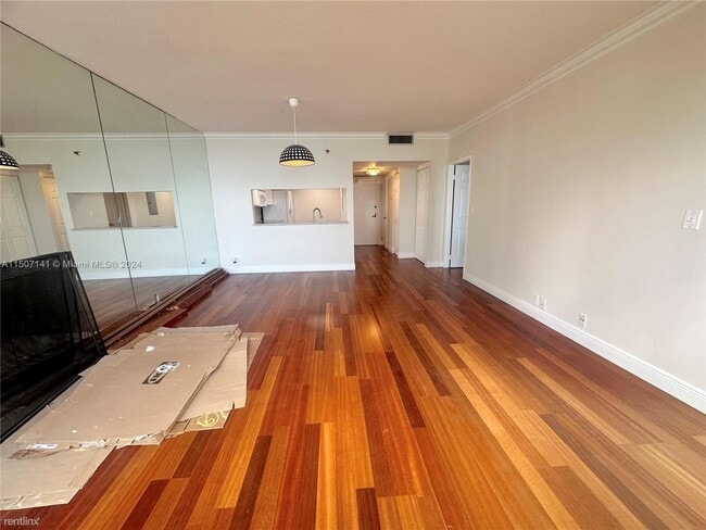 Photo - 1 br, 1.5 bath Condo - 520 Brickell Key Dr... Unit Apt A811
