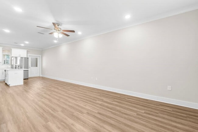 Photo - 122 Date Palm Ln