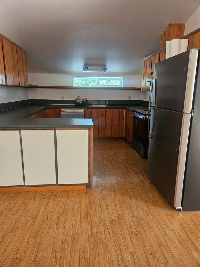 Photo - 715 Bakken Rd