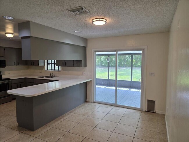 Photo - 619 Knowles Rd