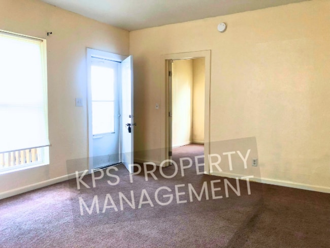 Photo - 665 S Kansas St