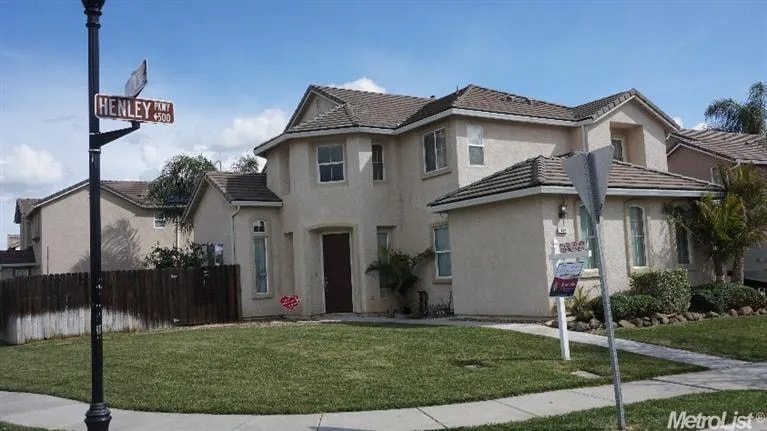 Photo - 472 Henley Pkwy House