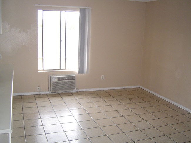 Photo - 8155 Philbin