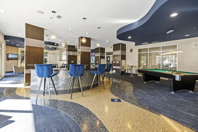 Photo - 10 Perimeter Park