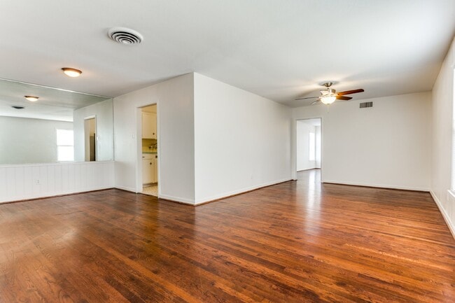 Photo - 6024 Curzon Ave