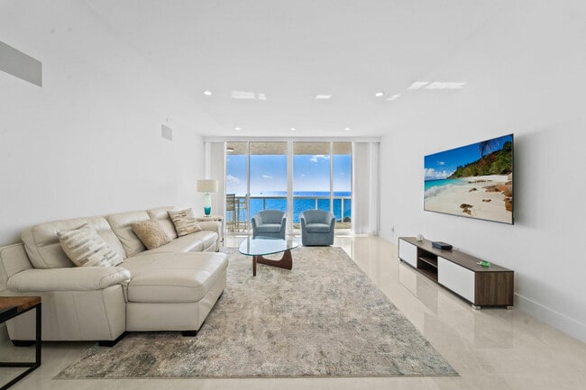 Photo - 3100 N Ocean Blvd Unidad 2007