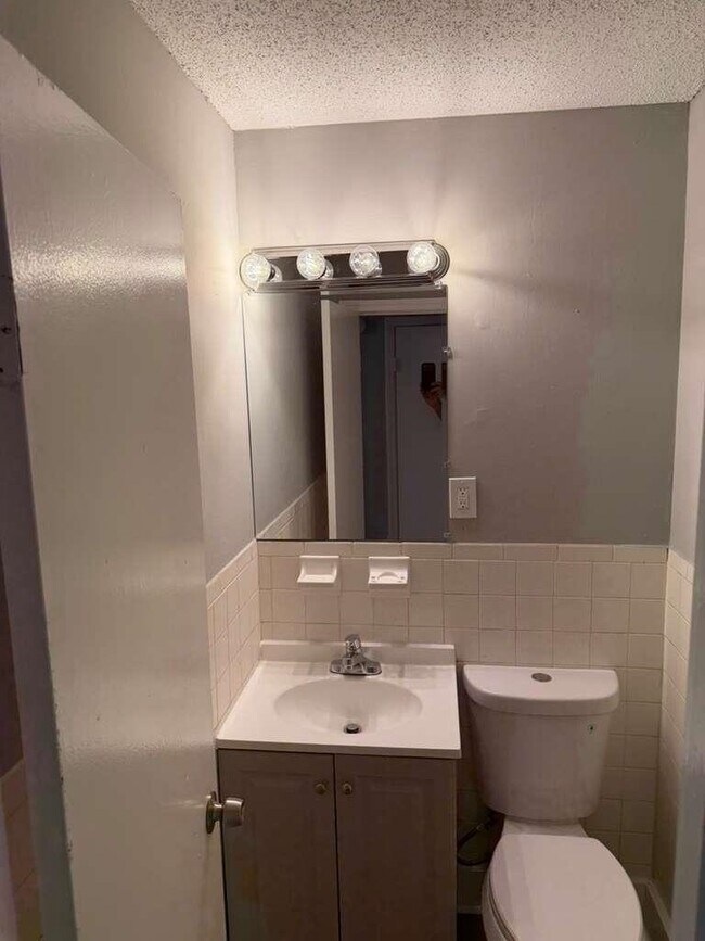 Photo - 1010 University St