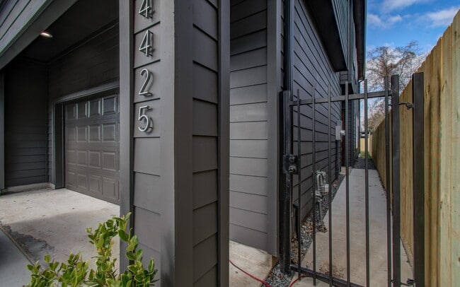 Photo - 4425 Providence St