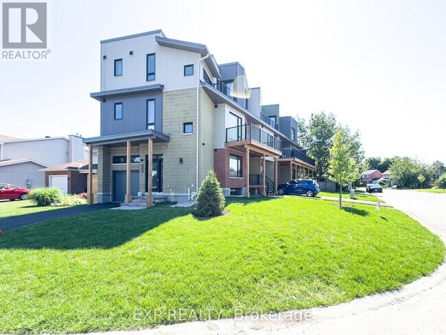 Photo - 25 Fair Oaks Crescent