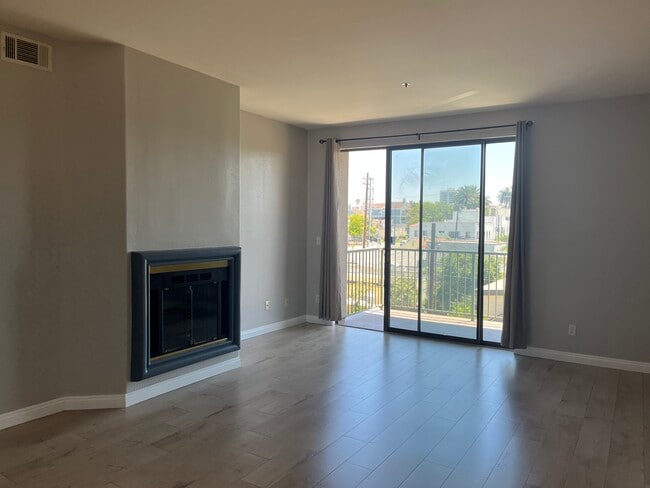 Building Photo - 555 Maine Ave Unit 311