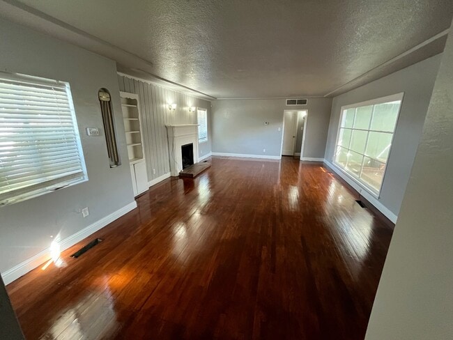 Building Photo - 1308 N Delno Ave Rental