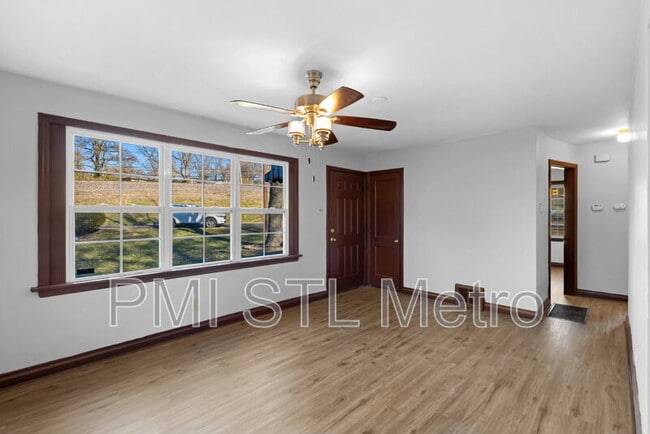 Photo - 2546 Main St