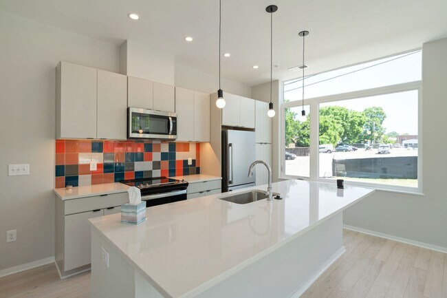 Photo - Modern 1 bedroom downtown condo with large...