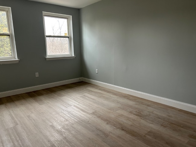 Photo - 14 Sawmill Run