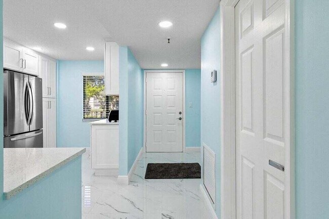 Photo - 7076 Huntington Ln